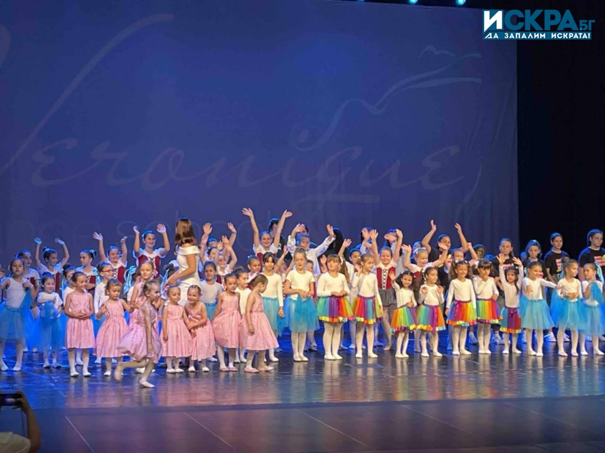 Десетки бургаски деца превърнаха балетната си мечта в реалност на