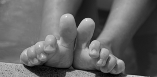 набръчкани пръсти