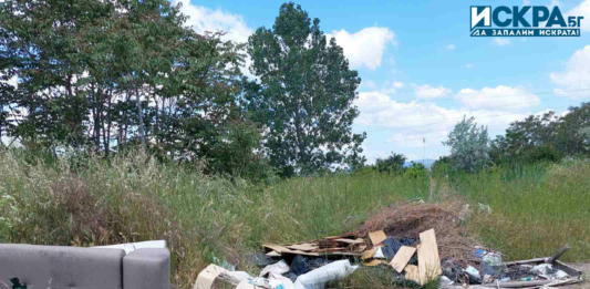 Незаконно сметище.