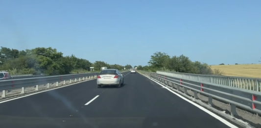 Новият асфалт на пътя Бургас-"Сарафово"