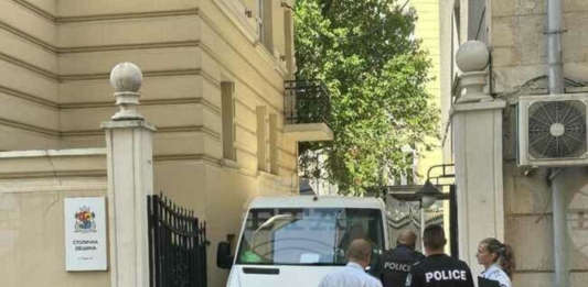 Служители на Антикорупционната комисия извършват обиски в Столичната община снимка: БТА