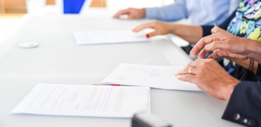 Подписване на договор