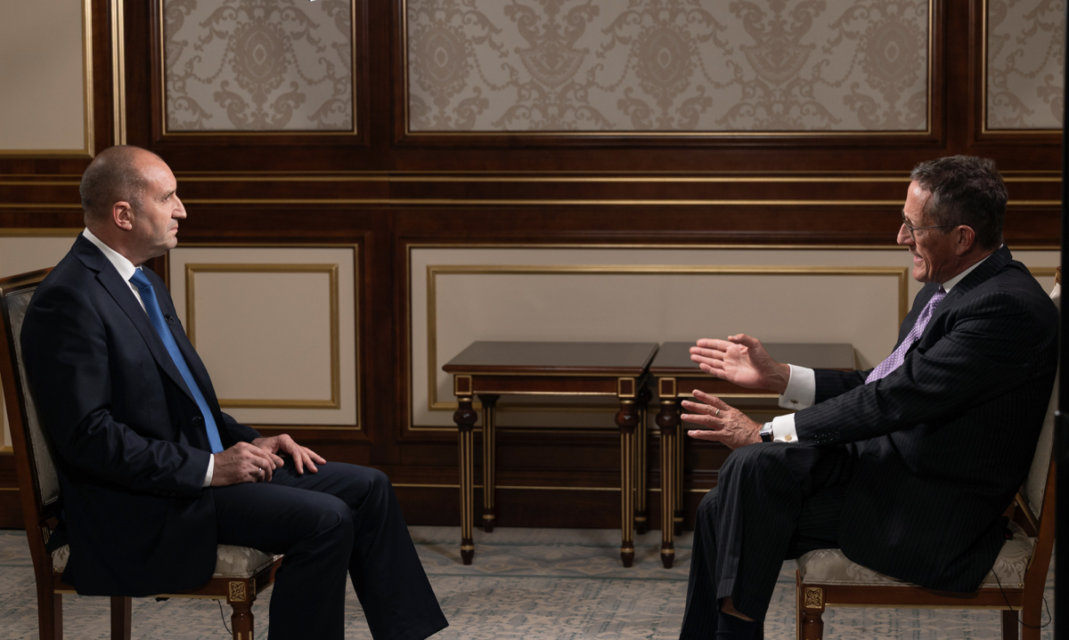 Може би съм старомоден но силно вярвам в демокрацията Това