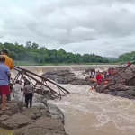 Срутения мост в щата Махаращра.