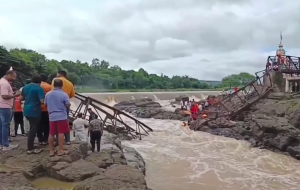Срутения мост в щата Махаращра.
