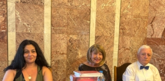 Поетесата Цонка Христова представи седмата си стихосбирка – „Музеят на живота“. Снимка: Фейсбук на Народно читалище „Развитие-1869“