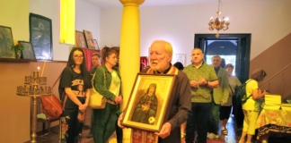 В Мездра посрещнаха икона с мощи на св. Никифор