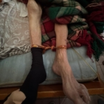 Вързана жена