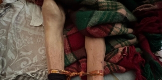 Вързана жена