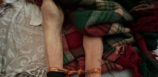 Вързана жена