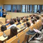 Вицепрезидентът Илияна Йотова пред студенти в Полша