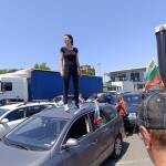 Звезделина Каравелова по време на протеста в Бургас