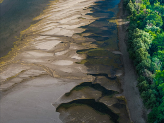 Оголените брегове на Дунав грай Русе. Снимката е от преподавател в катедра "Екология".