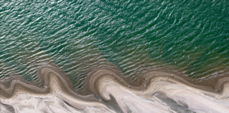 Оголените брегове на Дунав грай Русе.