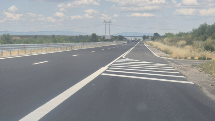 Какви рискове крие спирането в аварийната лента на магистралата?