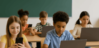 Деца в училище