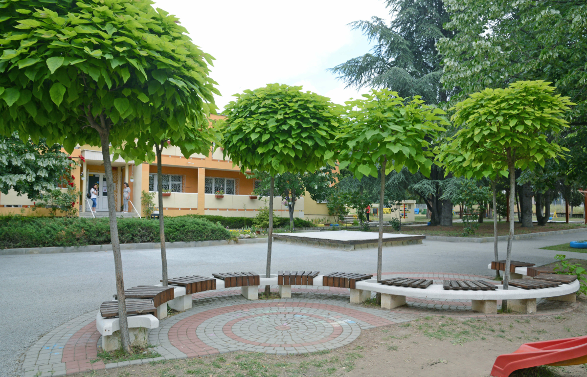 Двадесет и едно деца от различни възрастови групи на ДГ