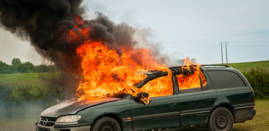 Горяща кола