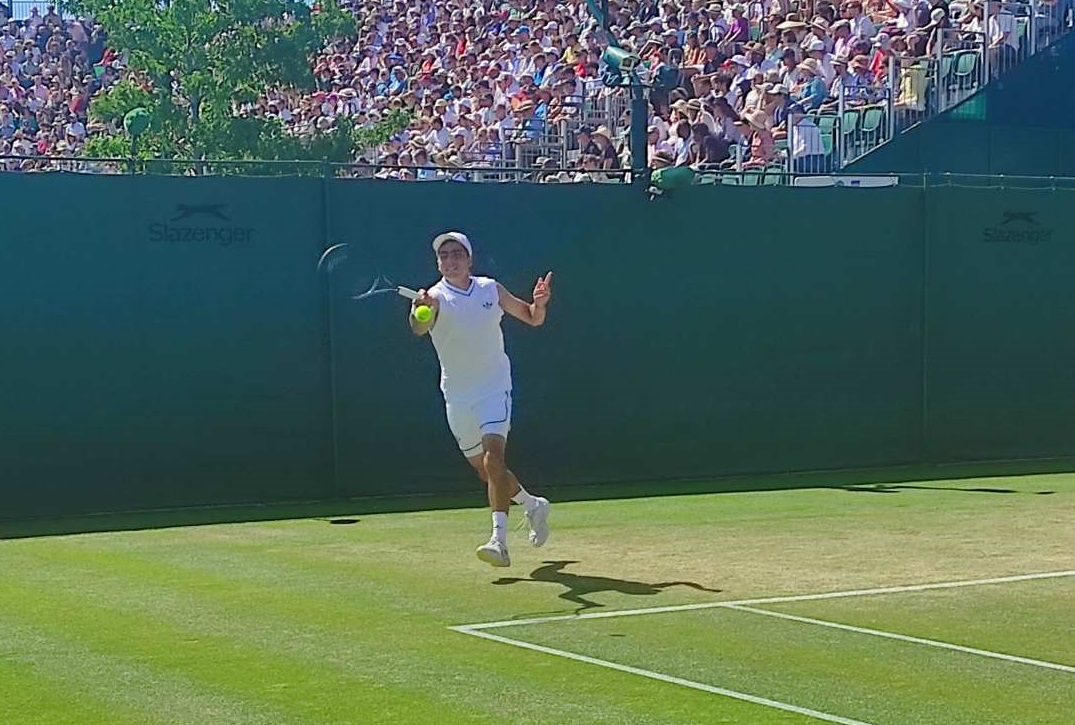 Иван Иванов се класира убедително за полуфиналите на сингъл при