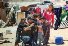 Тактическа хуманност: Паузи между сраженията заради глада в Газа Деца в Газа