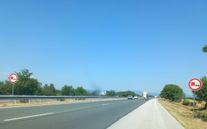 Забраниха на камионите да изпреварват в участък на магистрала "Тракия"! Къде и защо? 1 Новите пътни знаци