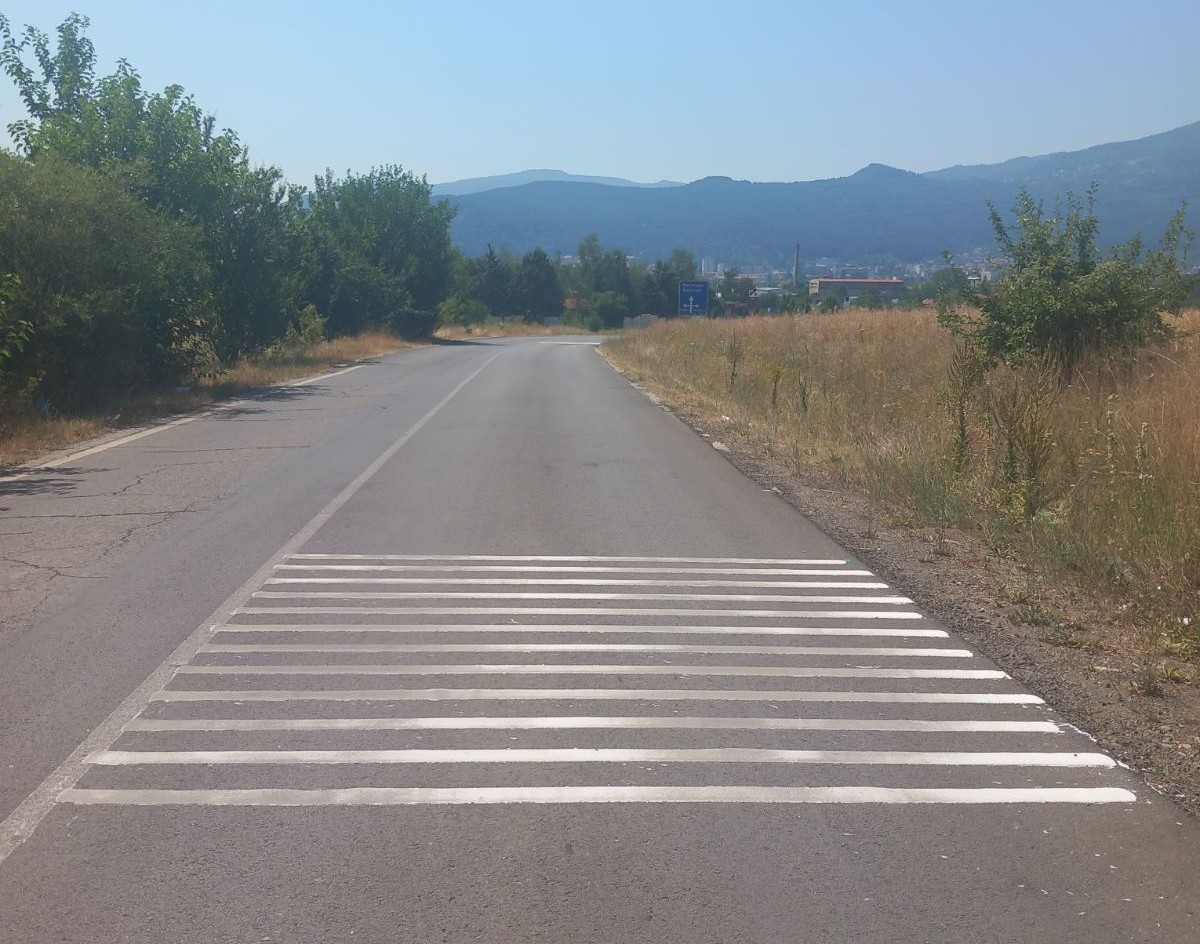 Десетки метри шумна маркировка са положени по рискови пътни отсечки