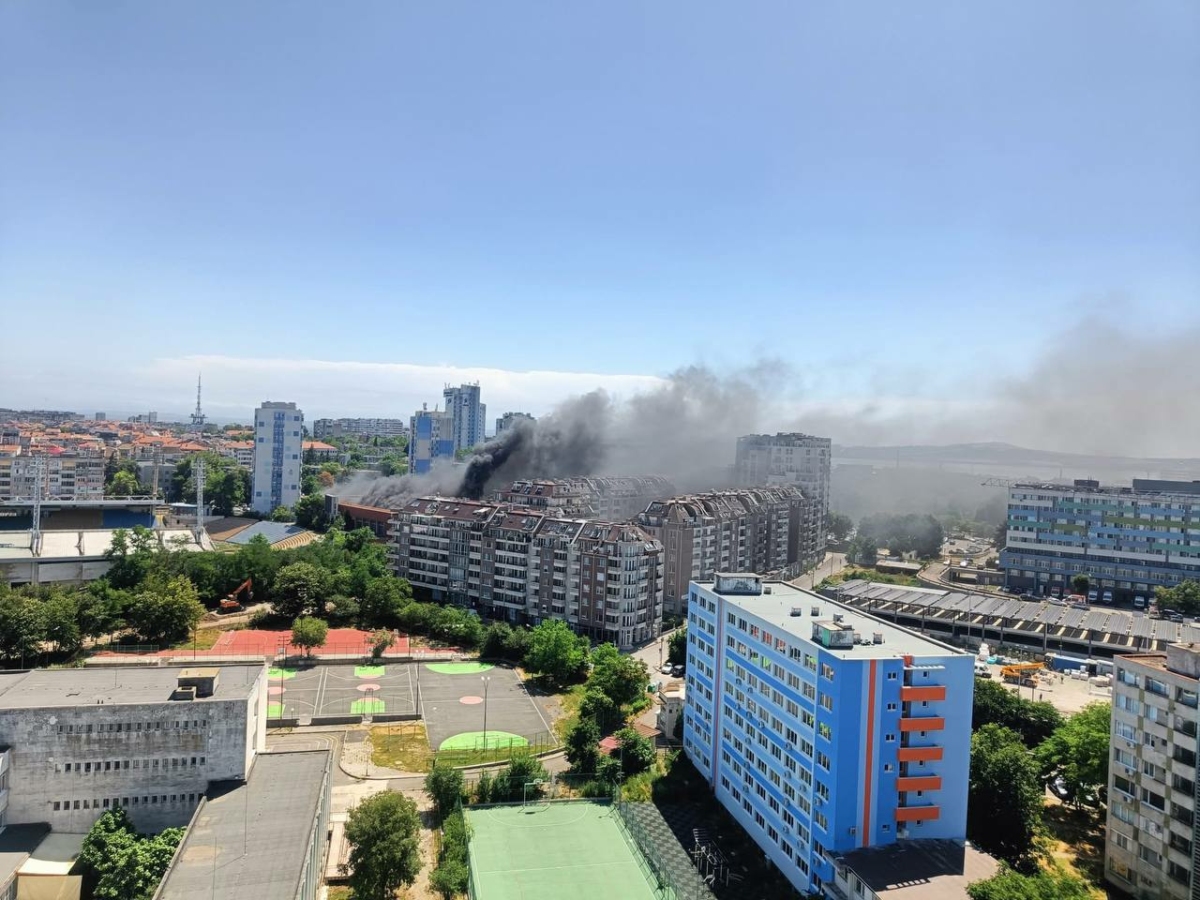 Пожарът в спортната дала до стадиона в к с Лазур е