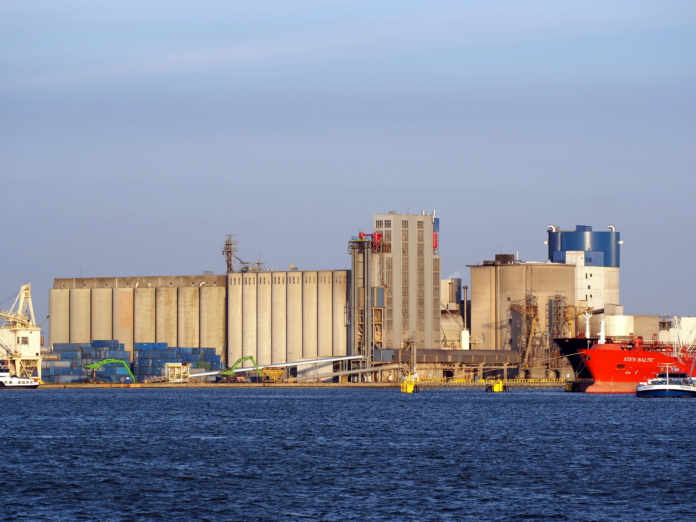 пристанището в Антверпен-Брюж