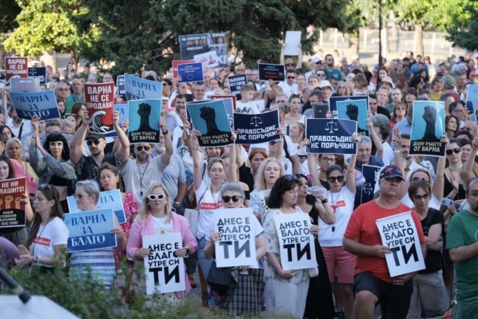 Хиляди скандират за Коцев и срещу Борисов и Пеевски! София се бунтува срещу мафията! Протест в защита на Благомир Коцев