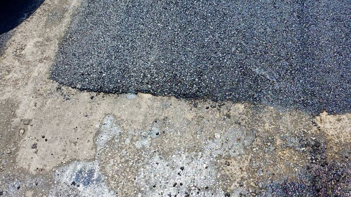 Снимките не лъжат Асфалтовата настилка пред сградата на Пожарната в