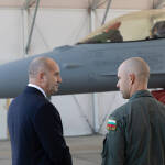 Румен Радев в авиобазата