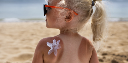 слънцезащита, дете на плажа