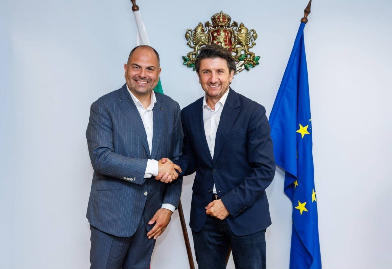 проведе среща с изпълнителния директор на Американската търговска камара в