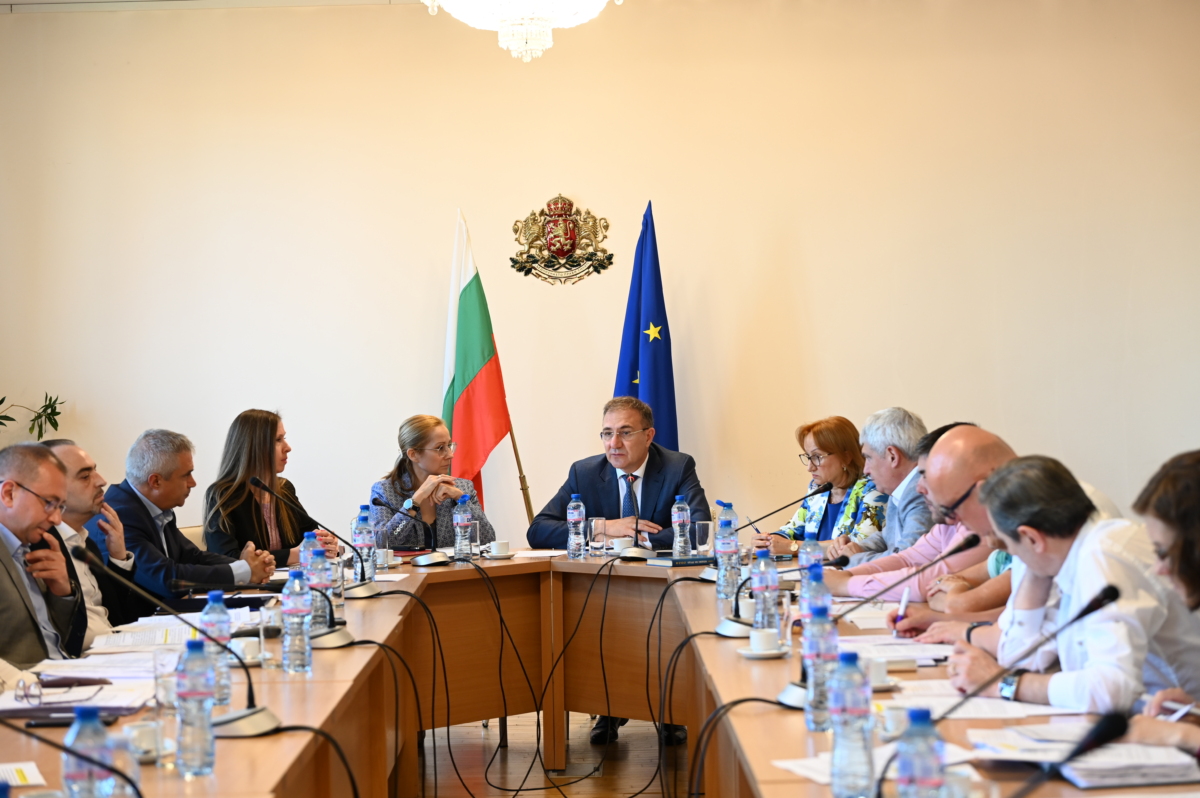 Решението за минималната работна заплата МРЗ трябва да се постигне