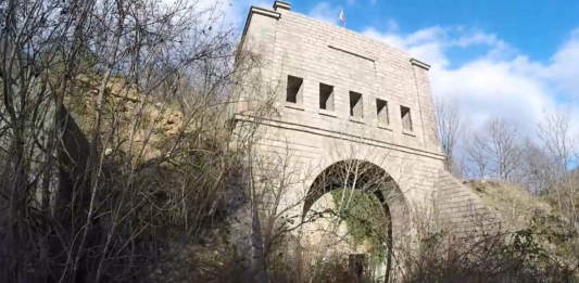 Скритият тунел край Кошарица: забравената жп връзка, която можеше да промени Черноморието