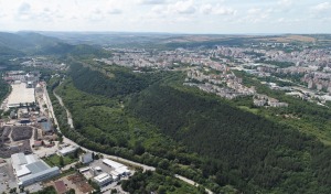 Велико Търново се изправя срещу „Кроношпан“, а в Бургас на рози ли мирише? 1 Велико Търново срещу „Кроношпан“: Сигналите се повтарят вече 15 години