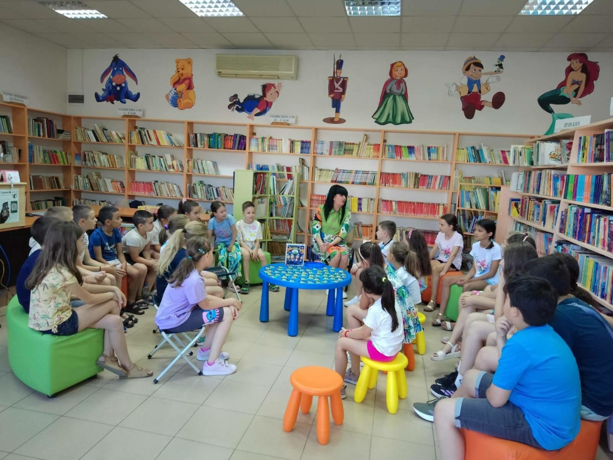 С много усмивки творчество и приятелства стартира КнижноЛято 2025 във