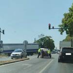 Служители на МВР помогнаха да се изведе автомобил от ключов булевард във Велико Търново.