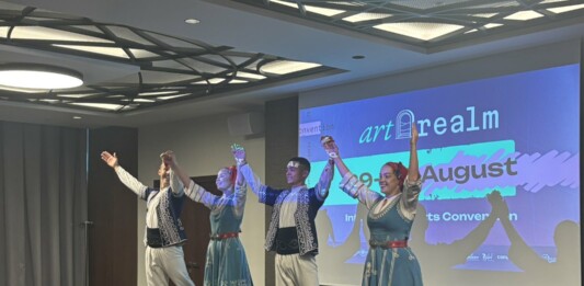 Със светлинно шоу във Варна бе открито пилотното издание на международния фестивал за дигитални изкуства Art realm con.