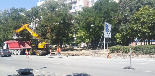 Багерите копаят отново около "Трапезица"