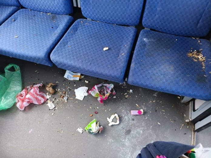 Боклуци след пътниците