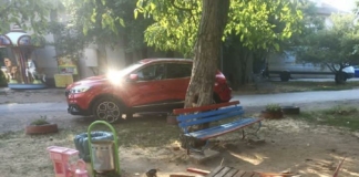 Детската площадка