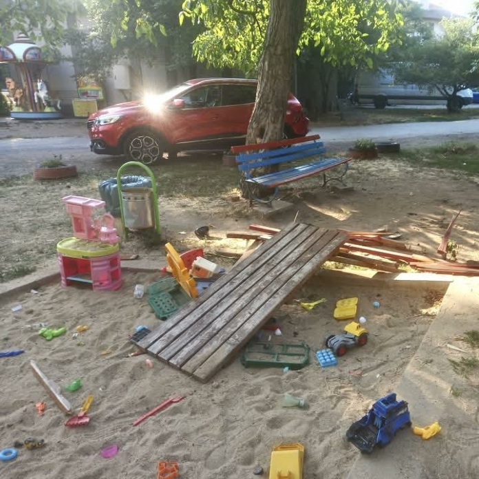 Детската площадка