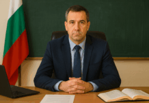 Директор на училище