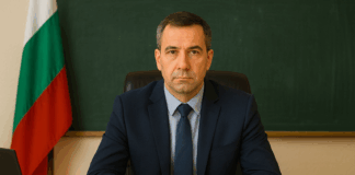 Директор на училище