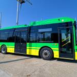 Три деца хвърляха камъни по автобус в Стара Загора посред бял ден! Електрически автобус