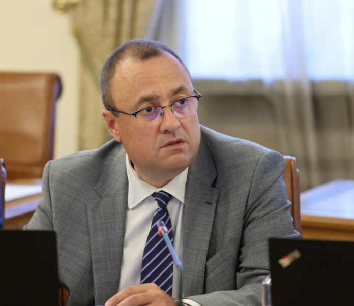 Иван Иванов