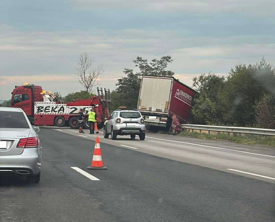 Тежка катастрофа е станала на автомагистрала Тракия на разклона за