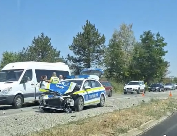 Катастрофа в Плевенско Катастрофа с полицейски автомобил в Плевенско