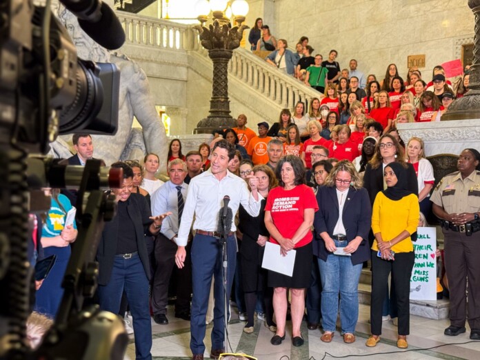 Кметът на Минеаполис в САЩ след стрелбата